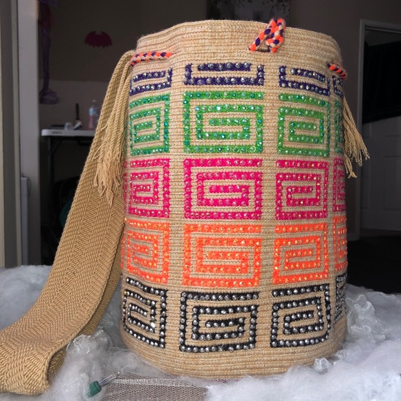 Wayuu Tribe Handbags - Authentic handmade Wayuu bag. Tan color. Mochila Wayuu Colombiana. Size L